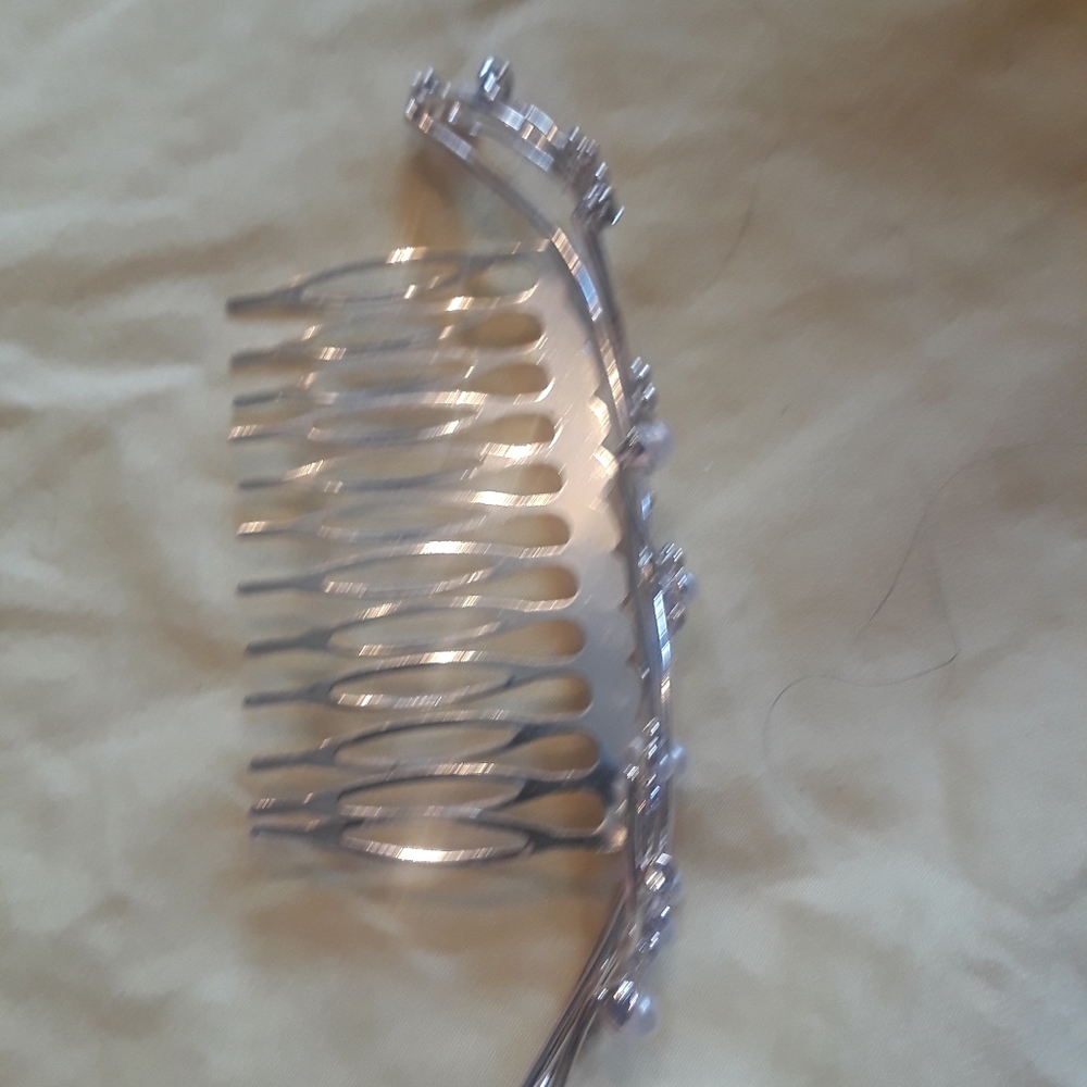 Pearl hair accessory